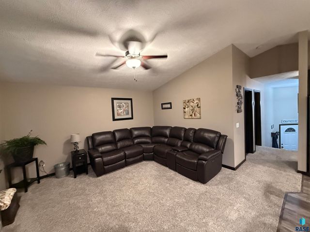 3017 S Keyrell Dr Drive, Sioux Falls, SD 57106