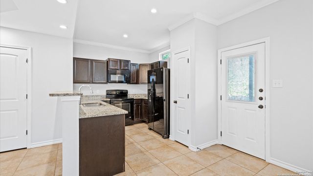 6962 Lakeview Dr Unit 102, San Antonio, TX 78244