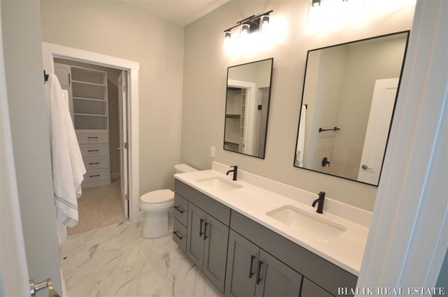 580 Sun Vale Lane, Grandville, MI 49418