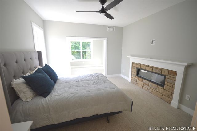 580 Sun Vale Lane, Grandville, MI 49418