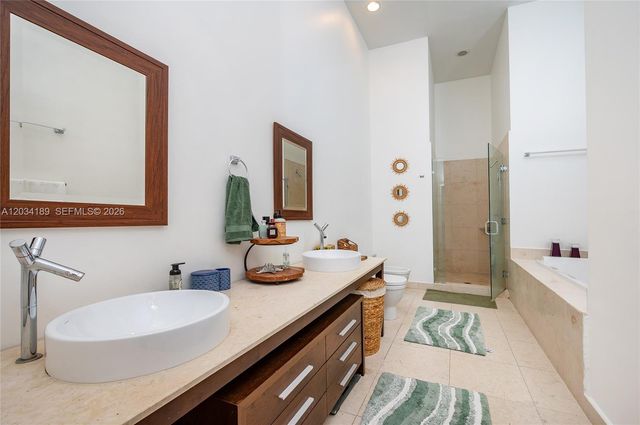 475 Brickell Ave 4115, Miami, FL 33131