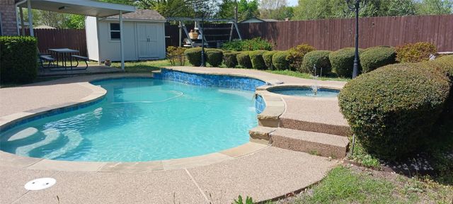 6049 Bent Creek Drive, Haltom City, TX 76137