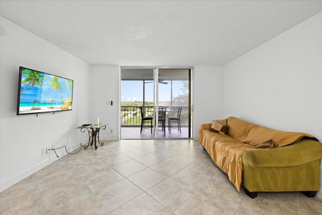 4550 NW 18th Avenue 709, Deerfield Beach, FL 33064