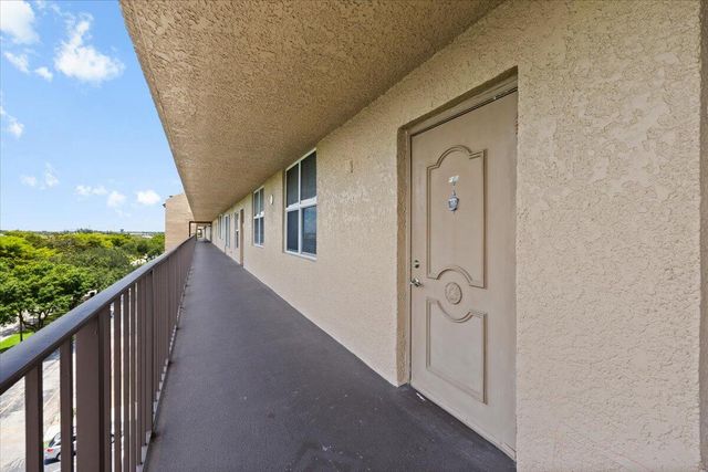 4550 NW 18th Avenue 709, Deerfield Beach, FL 33064