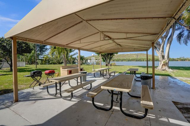 4550 NW 18th Avenue 709, Deerfield Beach, FL 33064