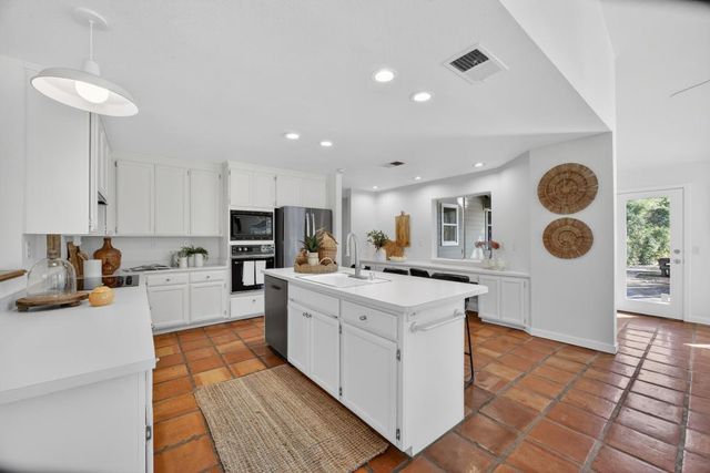 35692 Acadia Ln, Davis, CA 95616