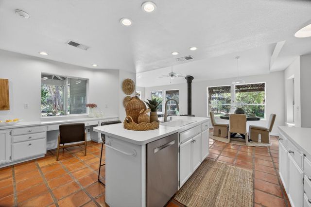 35692 Acadia Ln, Davis, CA 95616