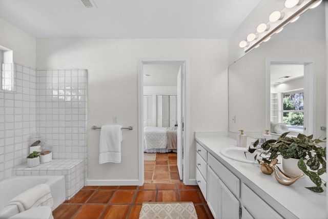 35692 Acadia Ln, Davis, CA 95616