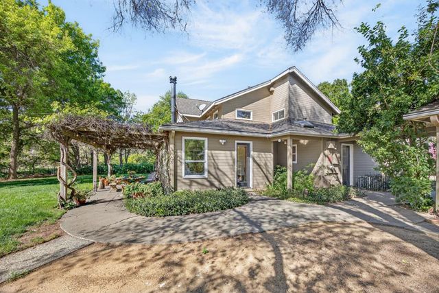 35692 Acadia Ln, Davis, CA 95616