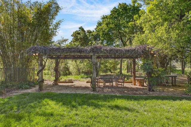 35692 Acadia Ln, Davis, CA 95616