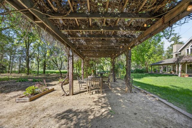 35692 Acadia Ln, Davis, CA 95616