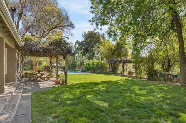 35692 Acadia Ln, Davis, CA 95616