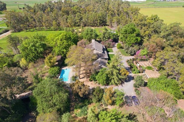 35692 Acadia Ln, Davis, CA 95616