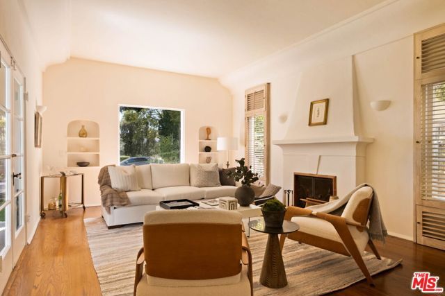 827 Yale Street, Santa Monica, CA 90403