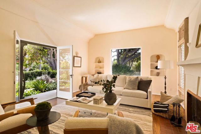 827 Yale Street, Santa Monica, CA 90403
