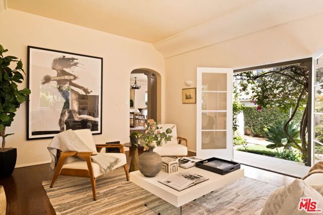 827 Yale Street, Santa Monica, CA 90403