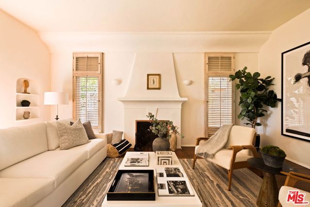 827 Yale Street, Santa Monica, CA 90403