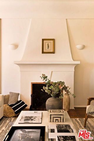 827 Yale Street, Santa Monica, CA 90403