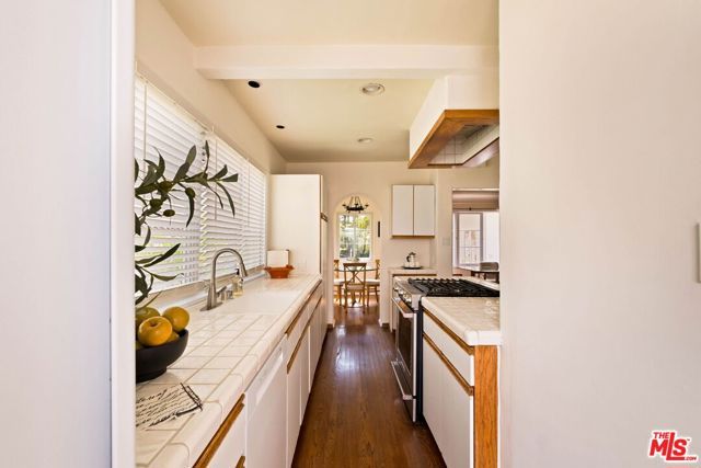 827 Yale Street, Santa Monica, CA 90403