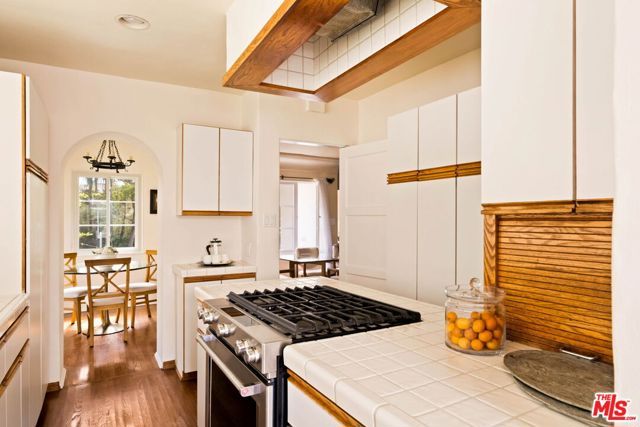 827 Yale Street, Santa Monica, CA 90403