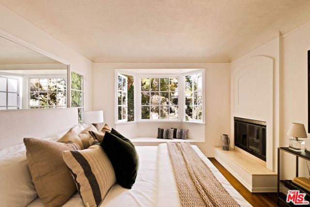 827 Yale Street, Santa Monica, CA 90403