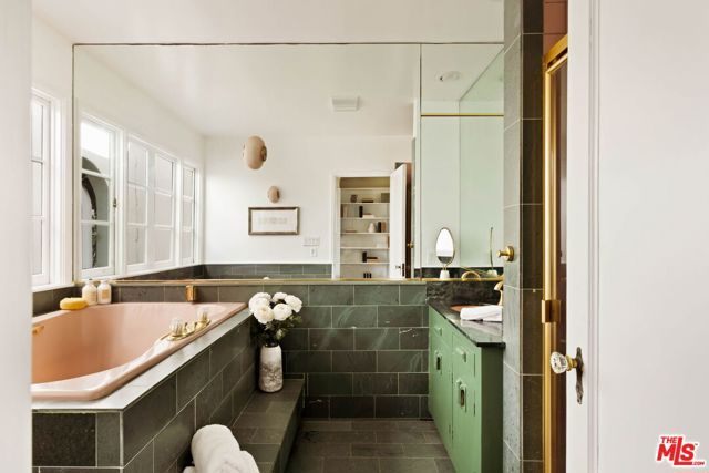 827 Yale Street, Santa Monica, CA 90403
