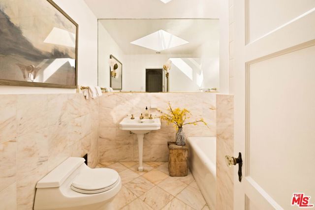 827 Yale Street, Santa Monica, CA 90403