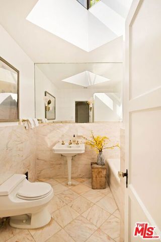 827 Yale Street, Santa Monica, CA 90403
