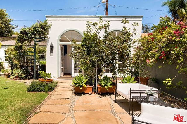 827 Yale Street, Santa Monica, CA 90403