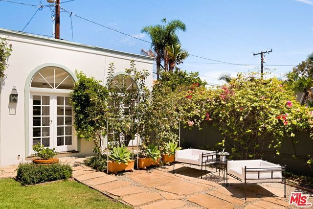 827 Yale Street, Santa Monica, CA 90403