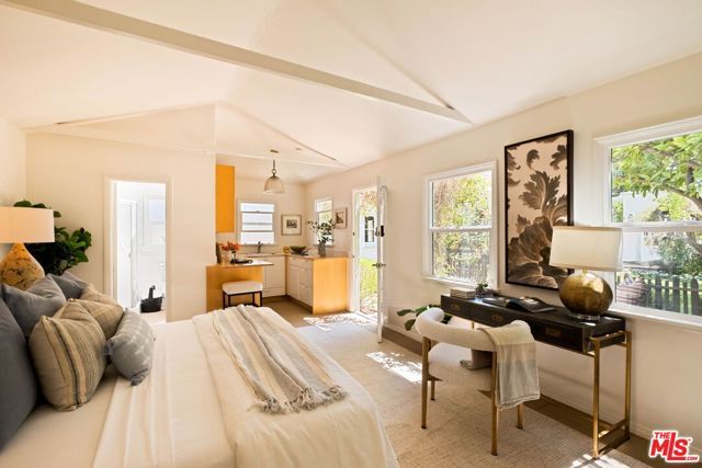 827 Yale Street, Santa Monica, CA 90403