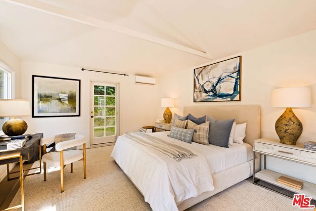 827 Yale Street, Santa Monica, CA 90403