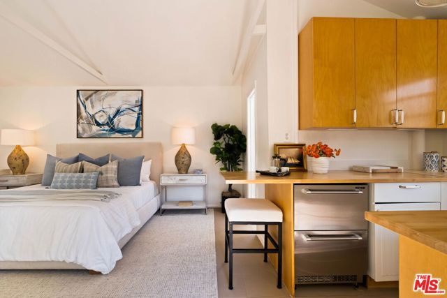 827 Yale Street, Santa Monica, CA 90403