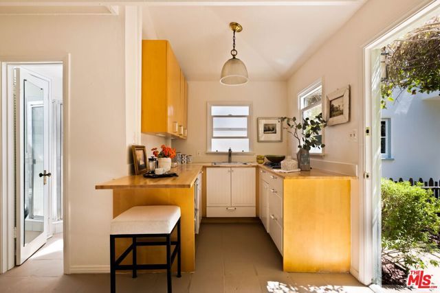 827 Yale Street, Santa Monica, CA 90403