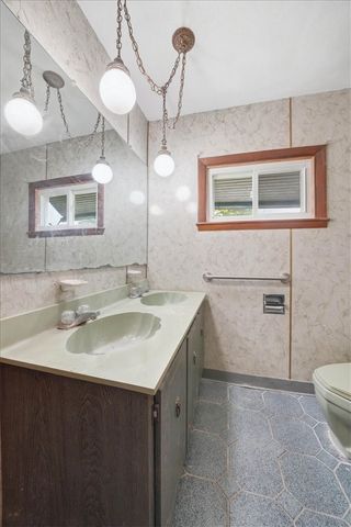 123 Oxford Street, Cranston, RI 02920