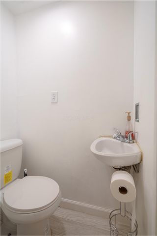 5475 Worthington Forest Place, Columbus, OH 43229