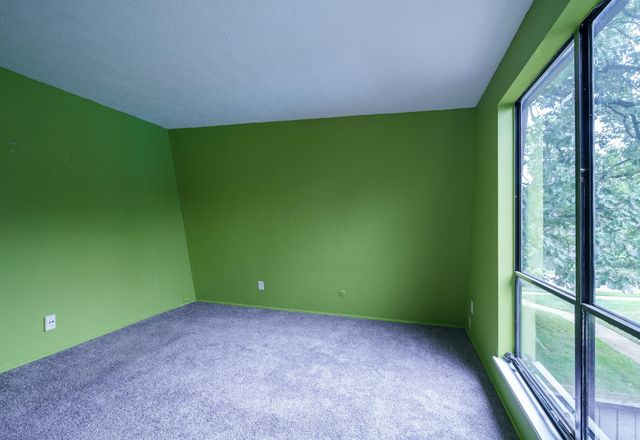 5475 Worthington Forest Place, Columbus, OH 43229