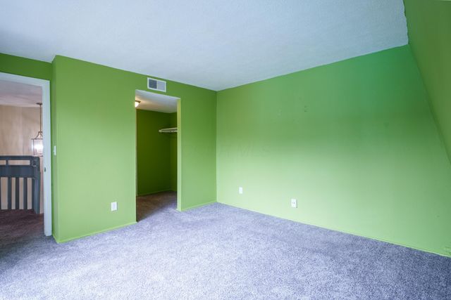 5475 Worthington Forest Place, Columbus, OH 43229
