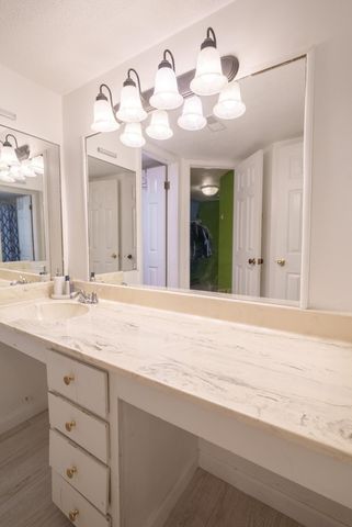 5475 Worthington Forest Place, Columbus, OH 43229