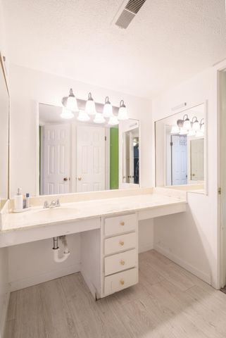 5475 Worthington Forest Place, Columbus, OH 43229