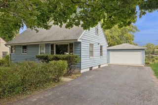 33541 N Greentree Road, Grayslake, IL 60030