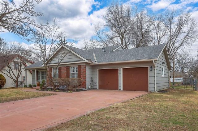 8609 W 89th Street, Overland Park, KS 66212