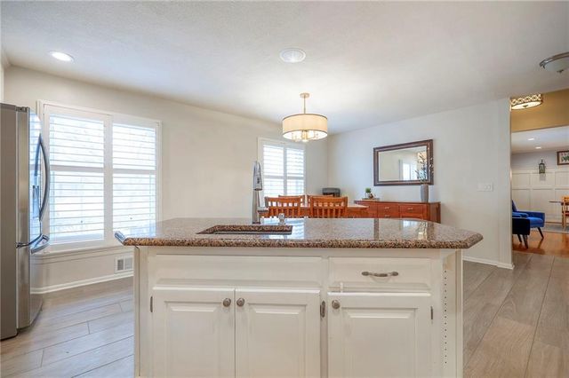 8609 W 89th Street, Overland Park, KS 66212