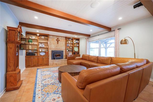 8609 W 89th Street, Overland Park, KS 66212