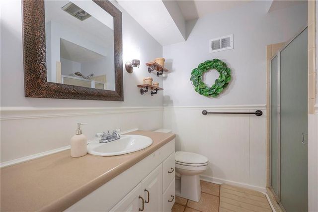 8609 W 89th Street, Overland Park, KS 66212