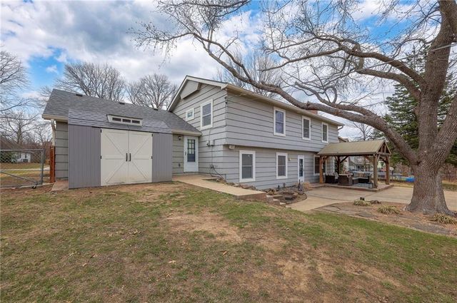 8609 W 89th Street, Overland Park, KS 66212