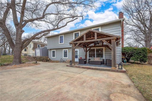 8609 W 89th Street, Overland Park, KS 66212