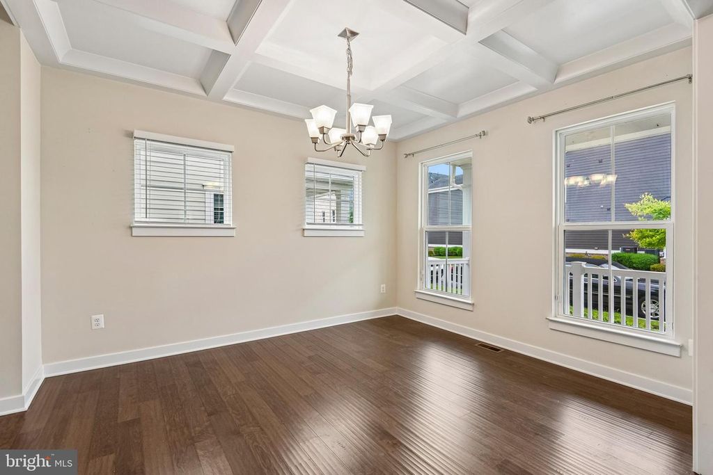 Image 11 of property listing at 506 LADYWELL ST, Middle River, MD 21220