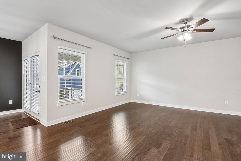 Image 15 of property listing at 506 LADYWELL ST, Middle River, MD 21220