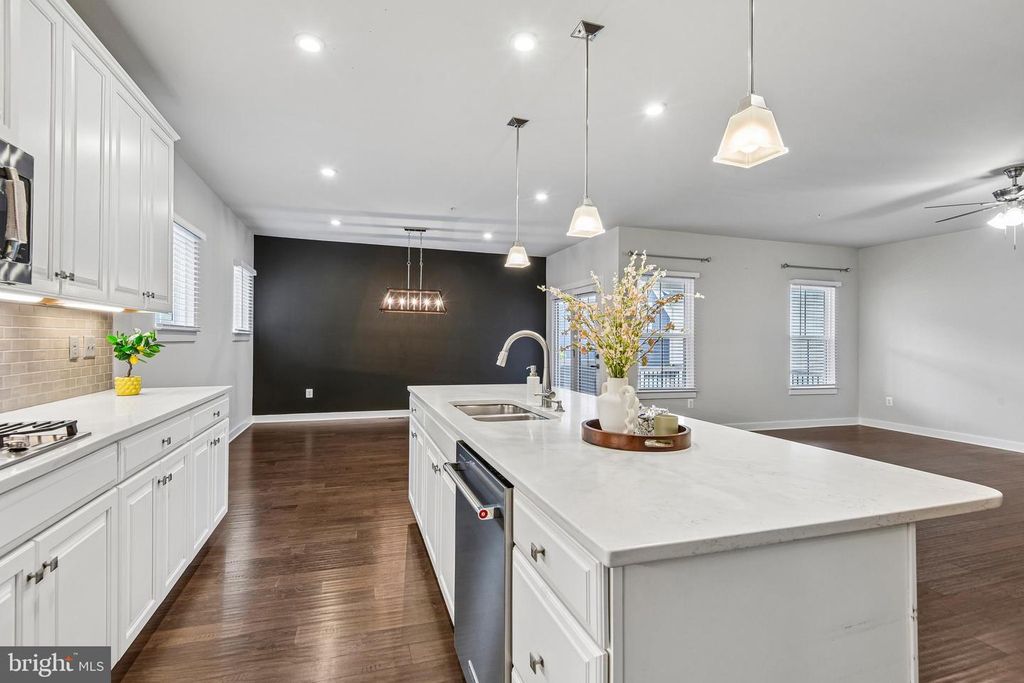 Image 22 of property listing at 506 LADYWELL ST, Middle River, MD 21220
